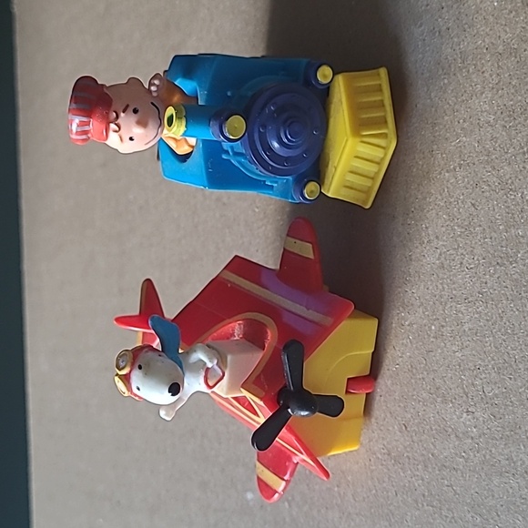 Charlie Brown, Lucy, Woodstock and Snoopy Pull Back Action Toy Car - Picture 1 of 12